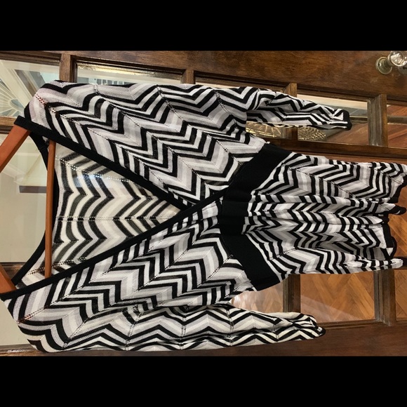 WHBM 98% Soft rayon chevron print blouse - Picture 1 of 4